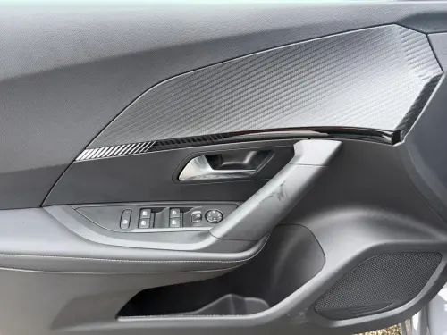 Peugeot 2008 Hybrid 145 e-DCS6 Allure - Photo 10