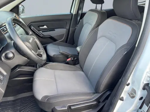 Dacia Duster TCe 150 4x2 EDC Extreme - Photo 9